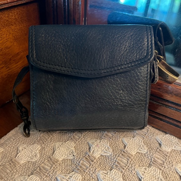 Fossil Handbags - FOSSIL Vintage Black Leather Cargo Mini Trifold Wallet